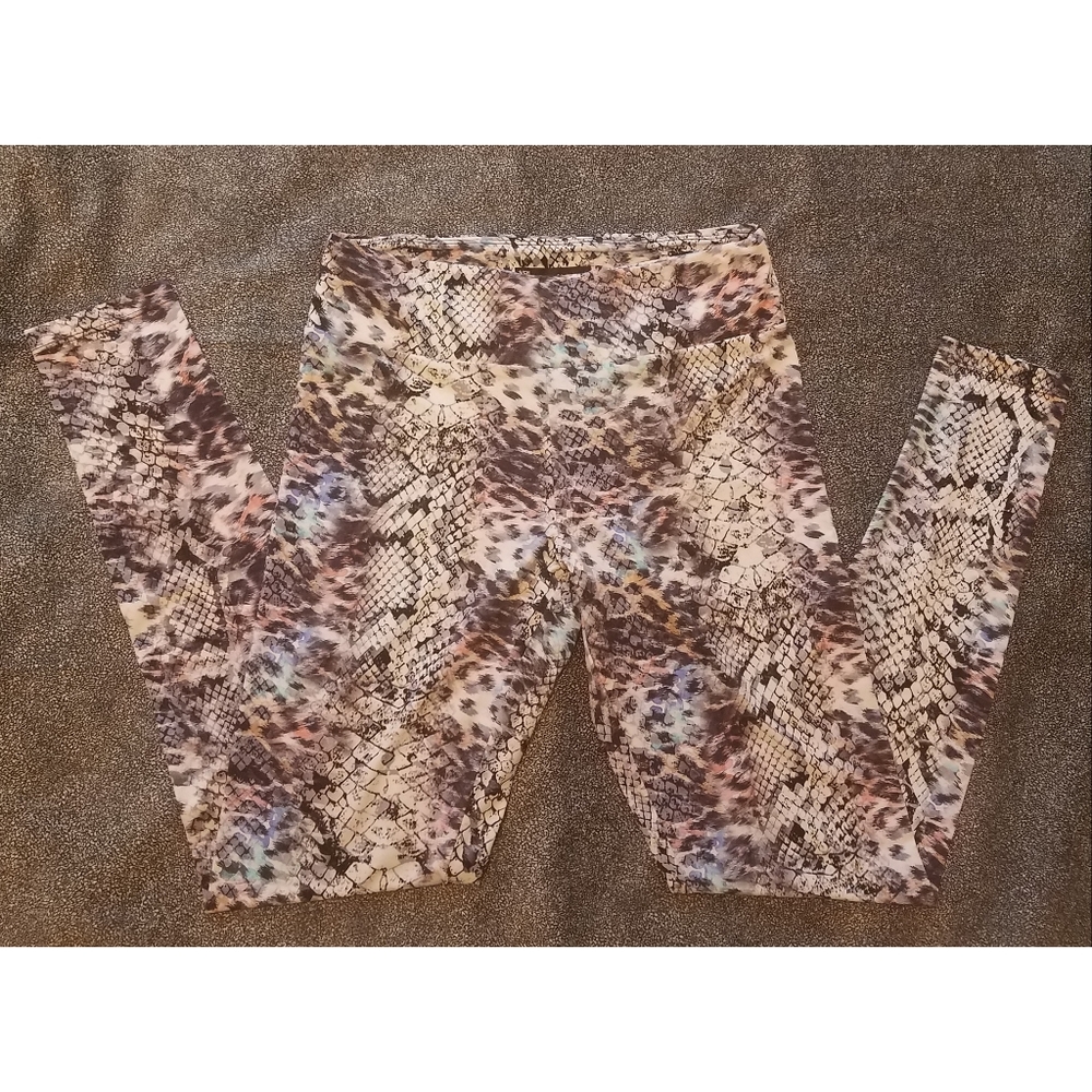 NWT Peony & Me snake/animal Cloud Dancer leggings